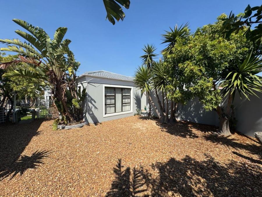 To Let 3 Bedroom Property for Rent in West Beach Western Cape